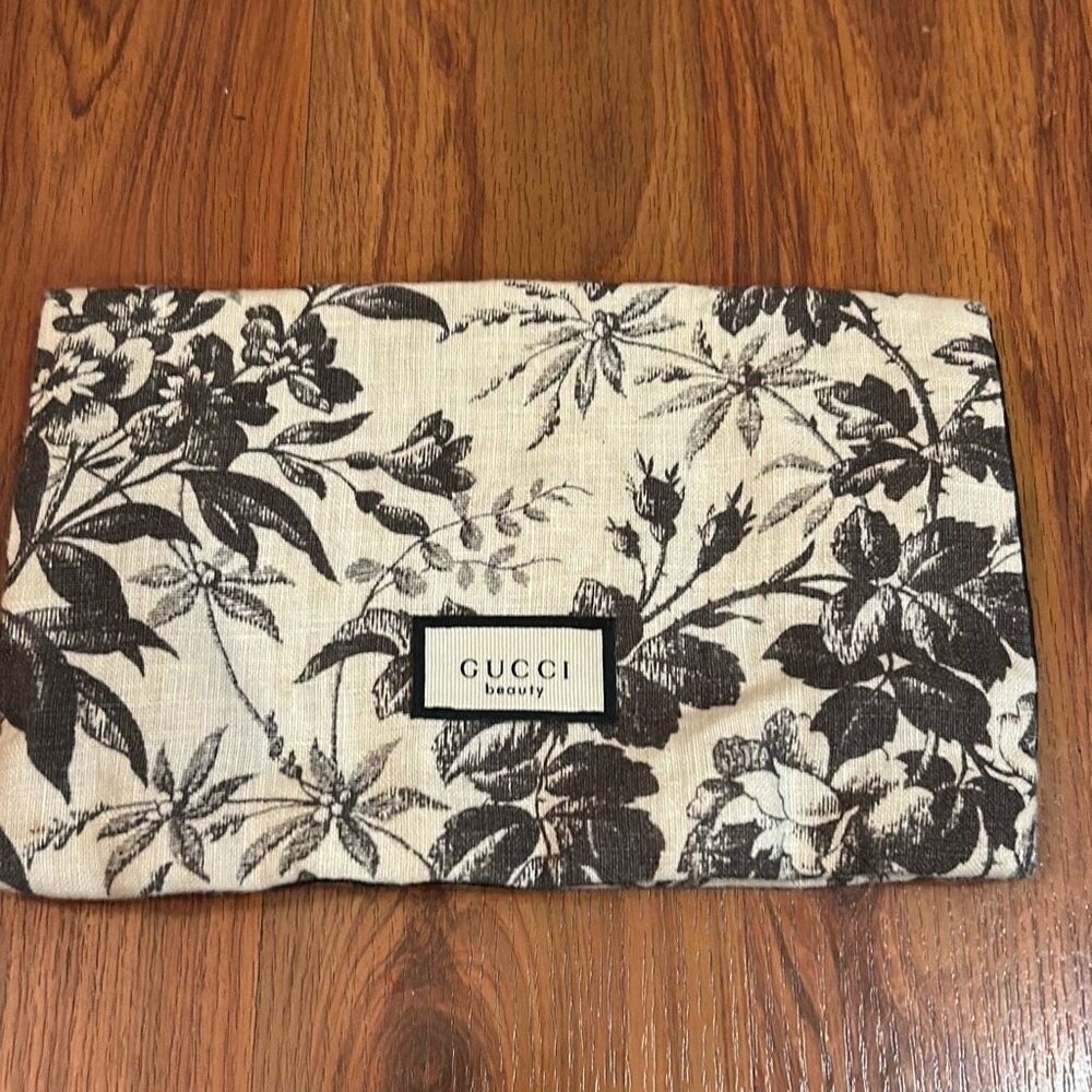 Gucci bloom y3 floral pouch magnetic closure linen